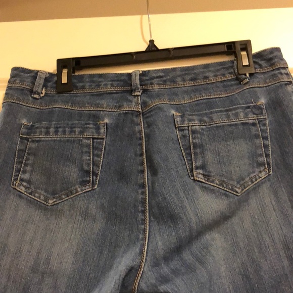 Women’s Capris Jeans 14 Petite, Medium Blue - Picture 3 of 9